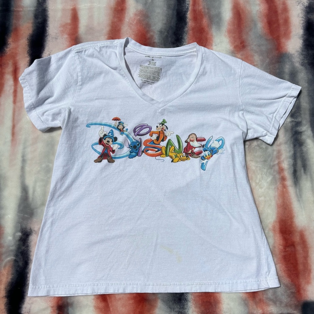 Walt Disney World White Womens Shirt XL Characters & Disney Spell Out